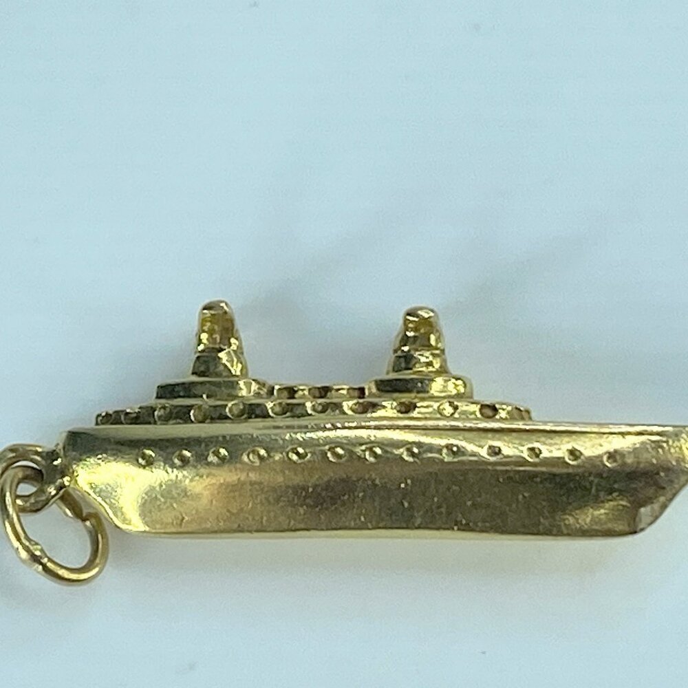 18K yellow gold Ocean Liner cruise ship charm pendant 1 3/8" 4.3g JR532